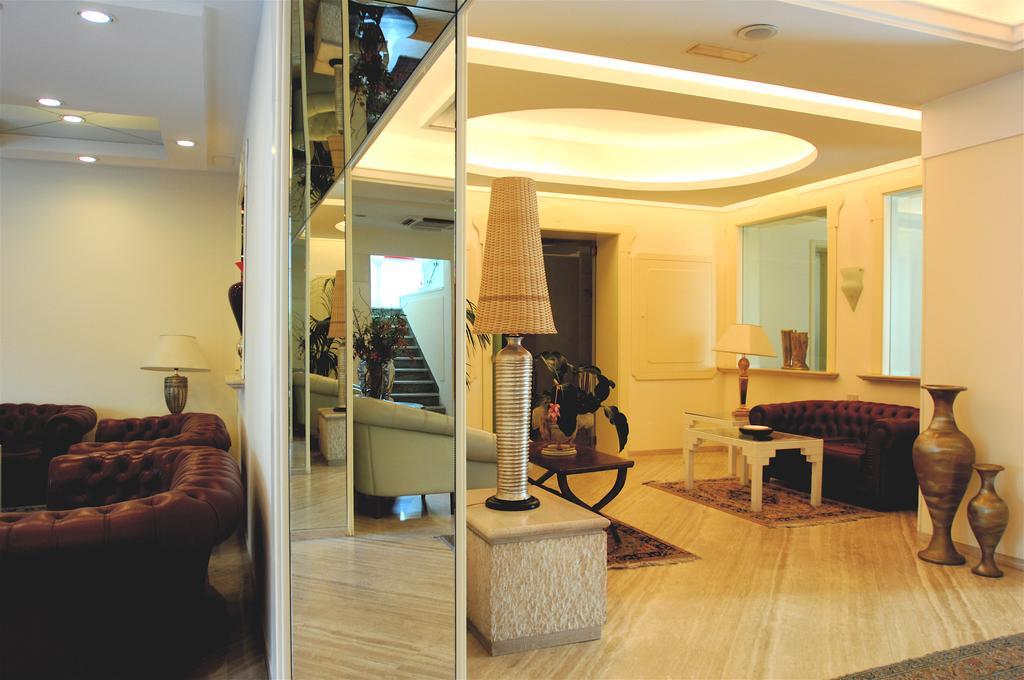 Hotel Luna Riccione E Aqua Spa Only Adults +12 Dalaman gambar